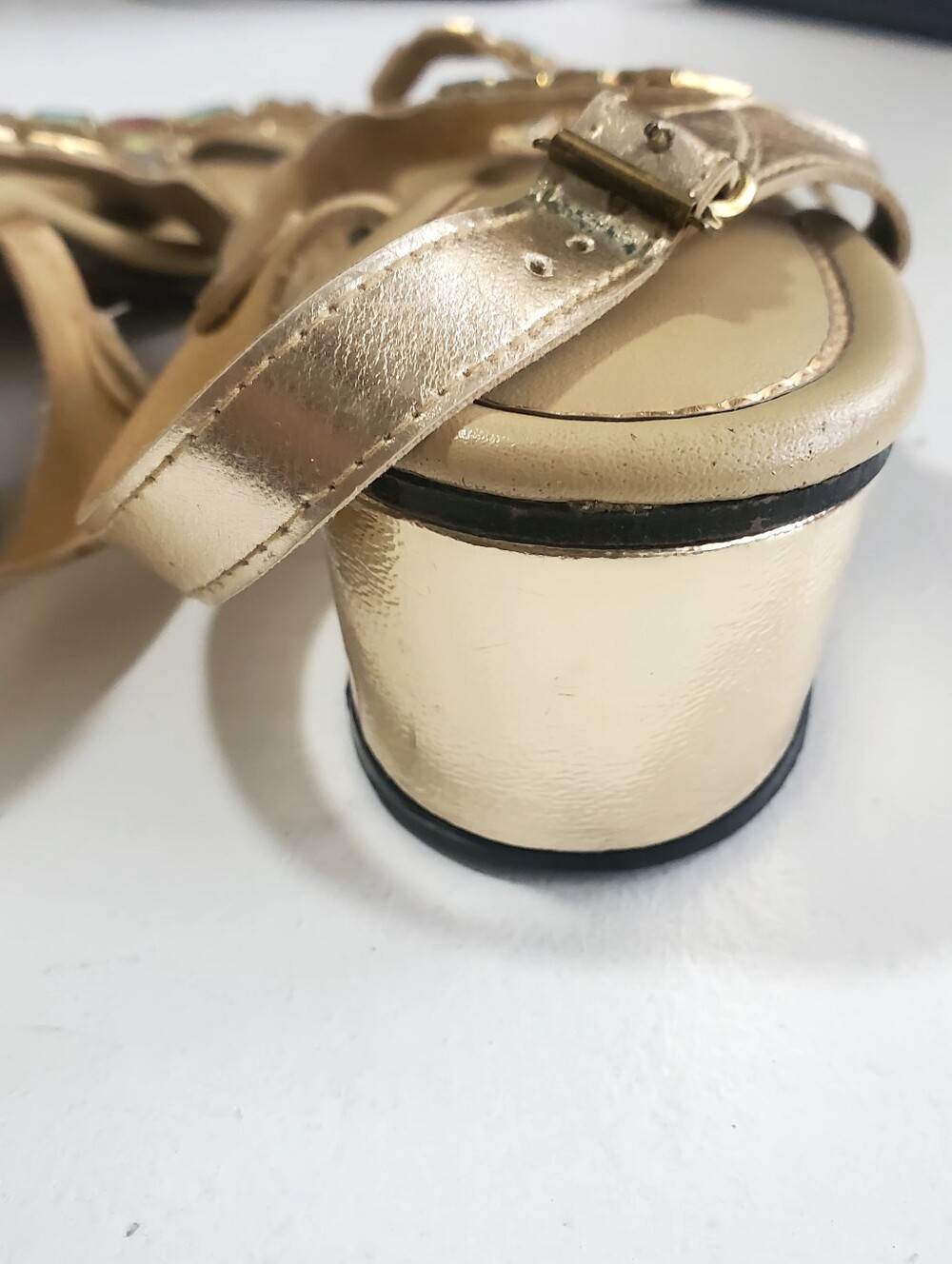 Signals By Beacon Vtg 70's Gold Sandals/ Multi-Color Gems. Size 7. I.5in Heel. - Picture 2 of 4